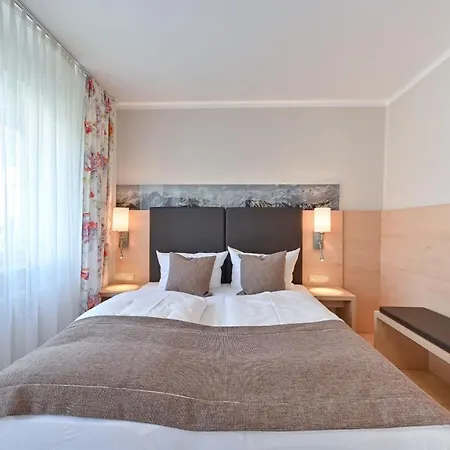 Neuschwansteinblick 121 *